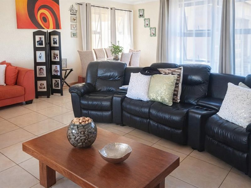 Townhouse For Sale in Aviary Hill, Newcastle, KwaZulu Natal - Photo 4