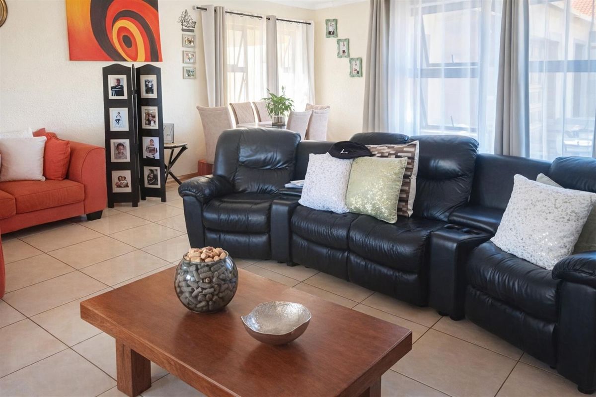 Townhouse For Sale in Aviary Hill, Newcastle, KwaZulu Natal - Photo 4