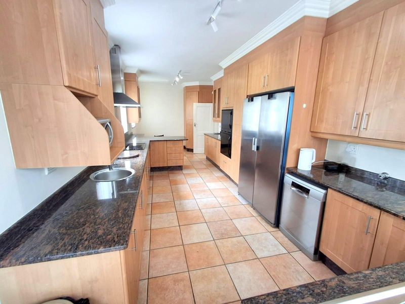 TO RENT-MANSION ON LINKSFIELD RIDGE- VIEWS- COTTAGE- SECURED PRIVATE ROAD - Photo 9