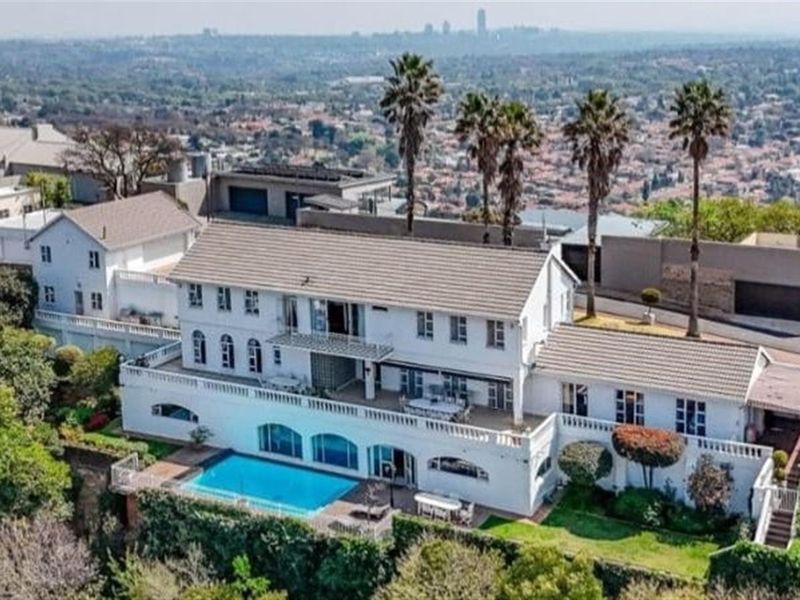 TO RENT-MANSION ON LINKSFIELD RIDGE- VIEWS- COTTAGE- SECURED PRIVATE ROAD - Photo 2