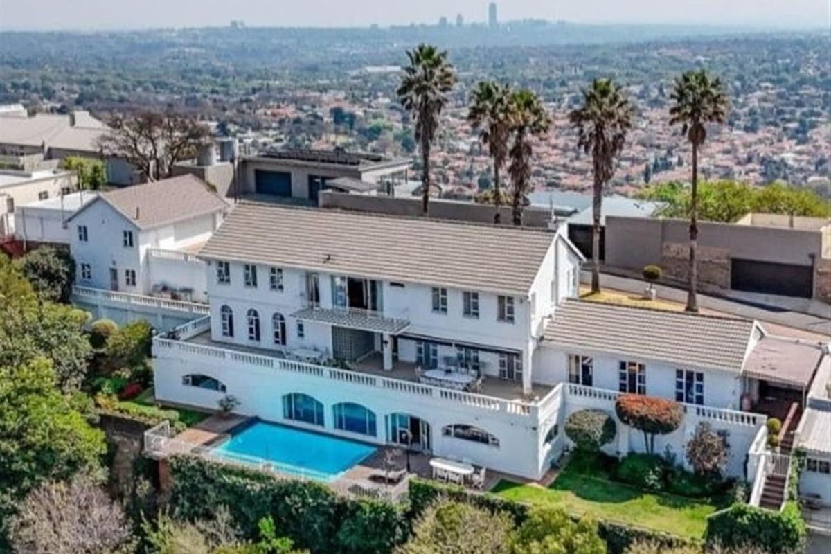 TO RENT-MANSION ON LINKSFIELD RIDGE- VIEWS- COTTAGE- SECURED PRIVATE ROAD - Photo 2