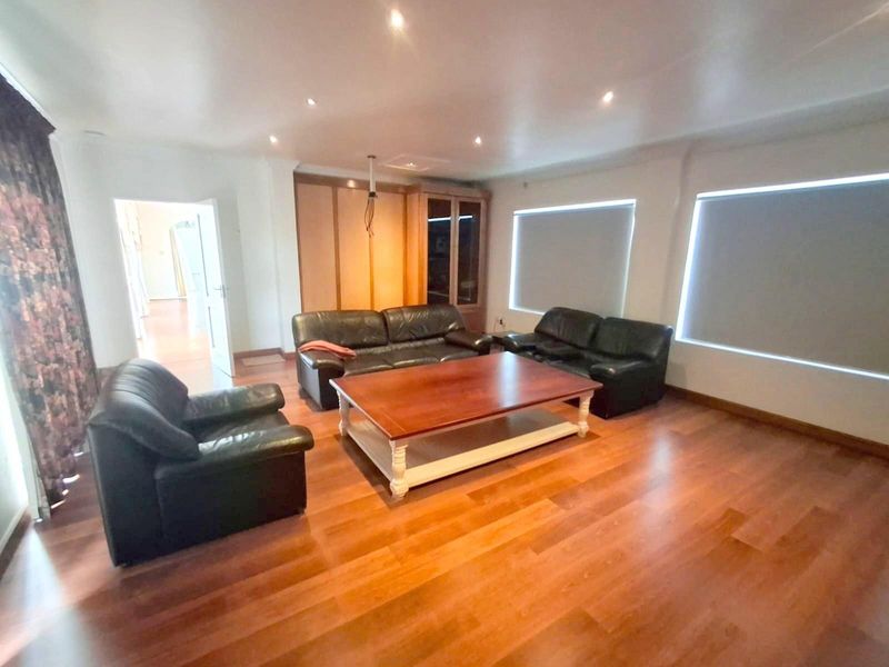 TO RENT-MANSION ON LINKSFIELD RIDGE- VIEWS- COTTAGE- SECURED PRIVATE ROAD - Photo 7