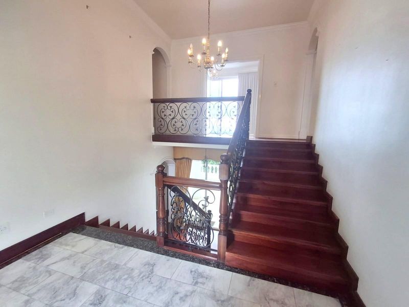 TO RENT-MANSION ON LINKSFIELD RIDGE- VIEWS- COTTAGE- SECURED PRIVATE ROAD - Photo 3