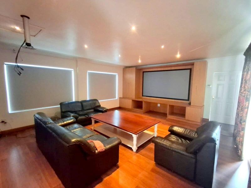 TO RENT-MANSION ON LINKSFIELD RIDGE- VIEWS- COTTAGE- SECURED PRIVATE ROAD - Photo 6