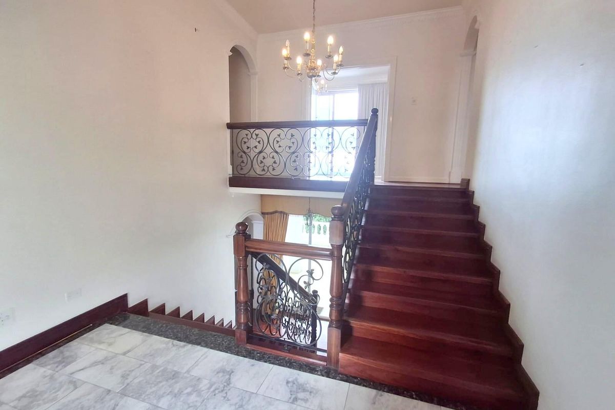 TO RENT-MANSION ON LINKSFIELD RIDGE- VIEWS- COTTAGE- SECURED PRIVATE ROAD - Photo 3