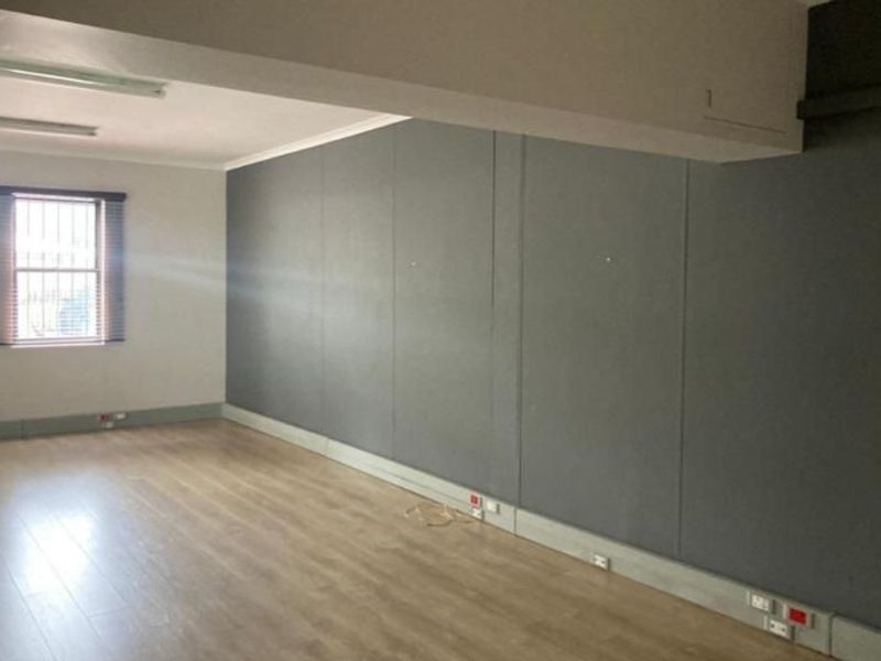 Commercial Property To Rent in Durban North, Durban, KwaZulu Natal - Photo 8