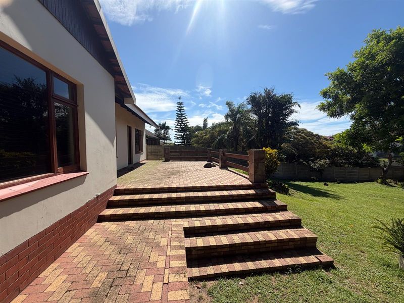 House For Sale in Uvongo Ext 1 KwaZulu-Natal - Photo 2