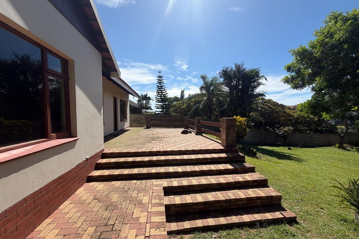House For Sale in Uvongo Ext 1 KwaZulu-Natal - Photo 2