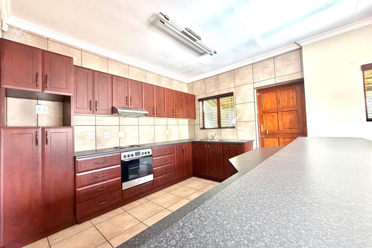 House For Sale in Uvongo Ext 1 KwaZulu-Natal - Photo 4