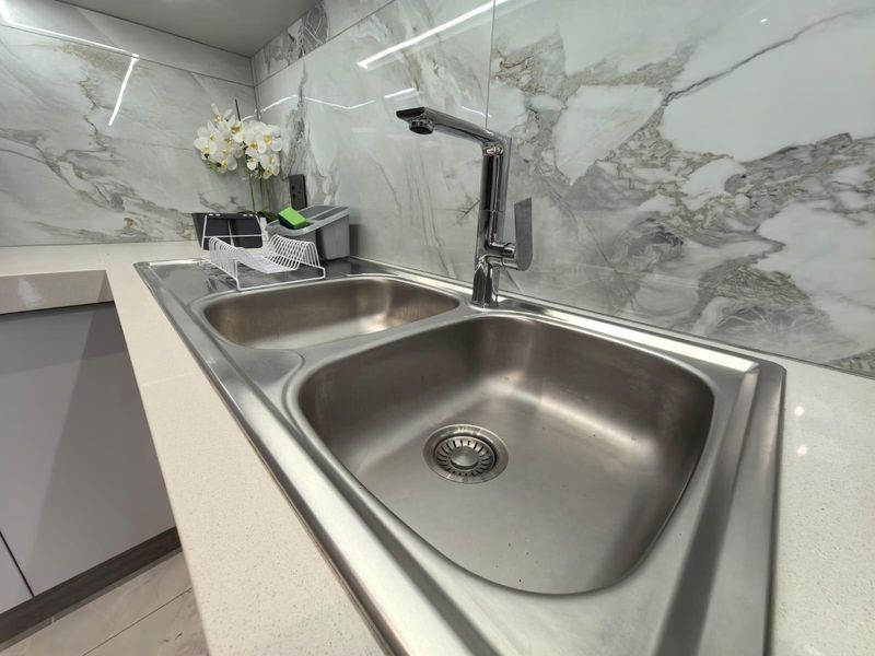 Turn-Key Luxury: Your Sophisticated Sanctuary Steps away from Gariep Hospital - Photo 10