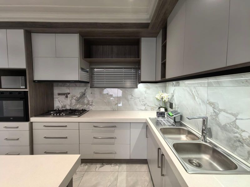 Turn-Key Luxury: Your Sophisticated Sanctuary Steps away from Gariep Hospital - Photo 9