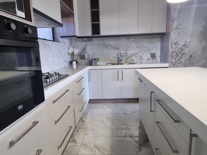 Turn-Key Luxury: Your Sophisticated Sanctuary Steps away from Gariep Hospital - Photo 8