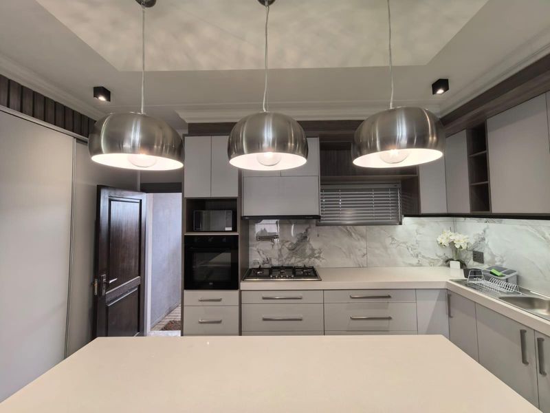 Turn-Key Luxury: Your Sophisticated Sanctuary Steps away from Gariep Hospital - Photo 7