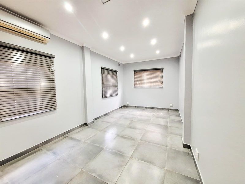 Quiet Standalone Professional Office Space To Rent - in Cowies Hill Park, Pinetown, KwaZulu Natal. - Photo 6