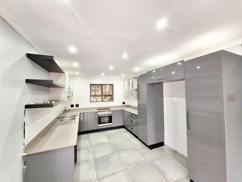 Quiet Standalone Professional Office Space To Rent - in Cowies Hill Park, Pinetown, KwaZulu Natal. - Photo 5