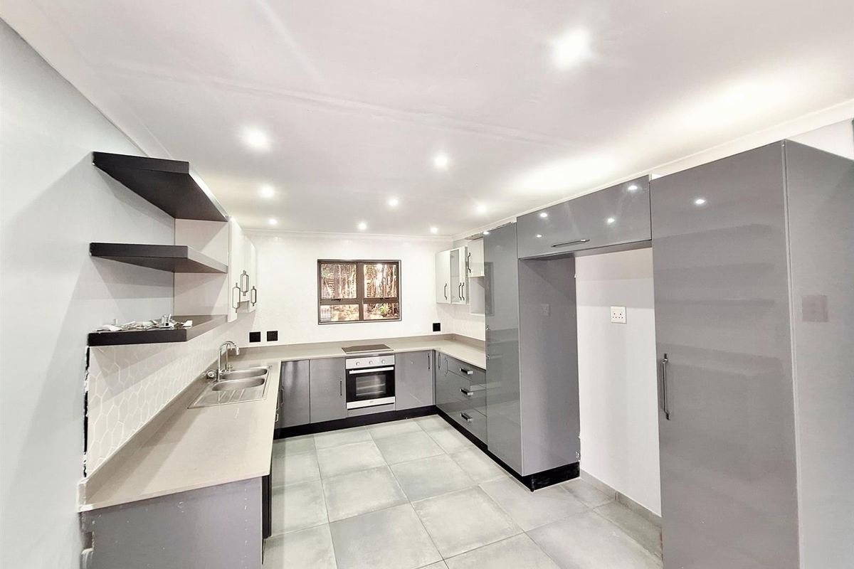 Quiet Standalone Professional Office Space To Rent - in Cowies Hill Park, Pinetown, KwaZulu Natal. - Photo 5