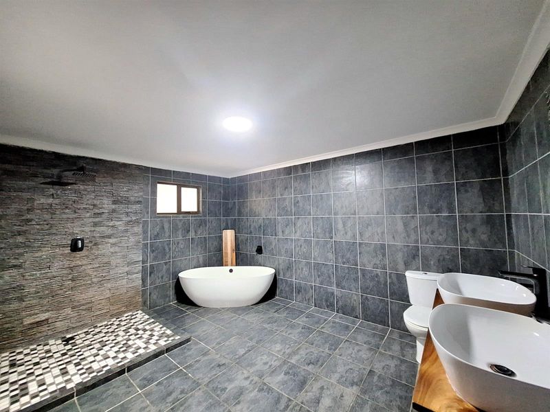 Quiet Standalone Professional Office Space To Rent - in Cowies Hill Park, Pinetown, KwaZulu Natal. - Photo 10