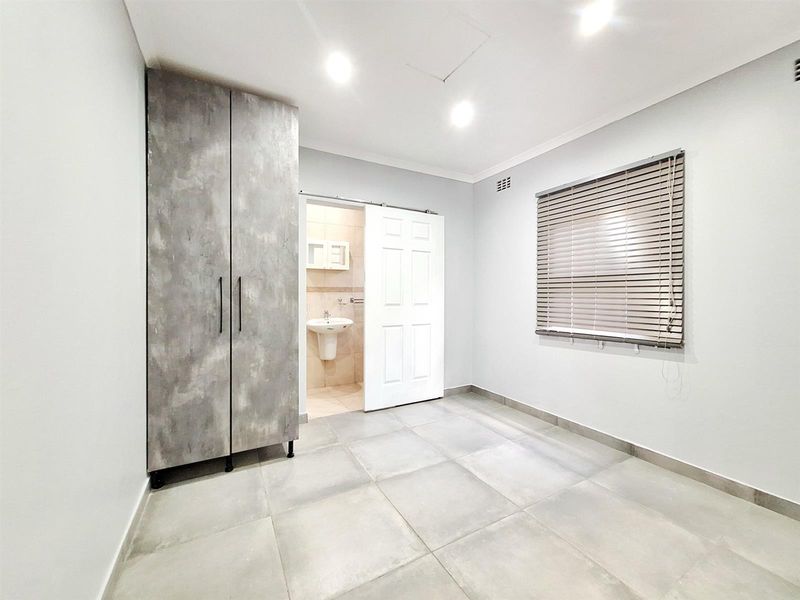 Quiet Standalone Professional Office Space To Rent - in Cowies Hill Park, Pinetown, KwaZulu Natal. - Photo 8