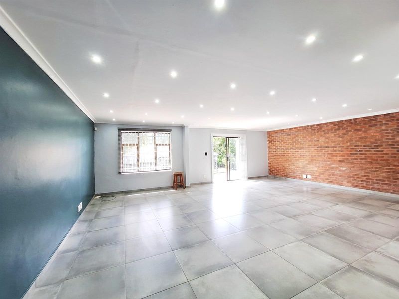 Quiet Standalone Professional Office Space To Rent - in Cowies Hill Park, Pinetown, KwaZulu Natal. - Photo 4