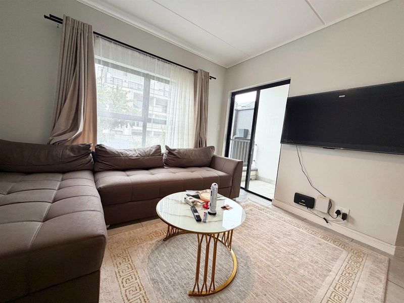 Modern 1 Bedroom, 1 Bathroom First Floor Apartment with Small Balcony - Photo 7