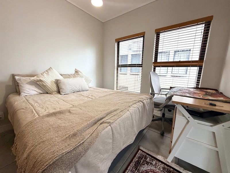 Modern 1 Bedroom, 1 Bathroom First Floor Apartment with Small Balcony - Photo 10