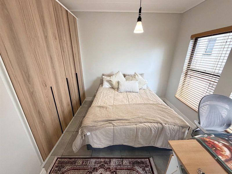 Modern 1 Bedroom, 1 Bathroom First Floor Apartment with Small Balcony - Photo 9