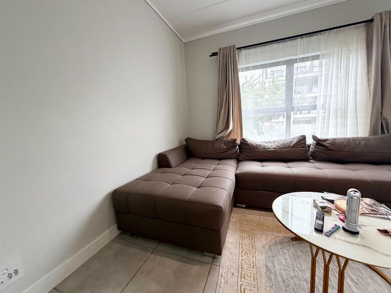 Modern 1 Bedroom, 1 Bathroom First Floor Apartment with Small Balcony - Photo 6