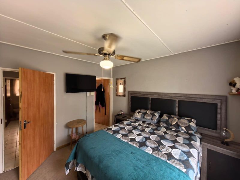 Versatile and Perfectly Placed: The Ultimate Lifestyle or Investment Gem in New Park, Kimberley - Photo 8