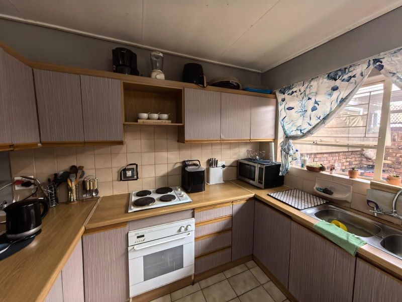 Versatile and Perfectly Placed: The Ultimate Lifestyle or Investment Gem in New Park, Kimberley - Photo 4