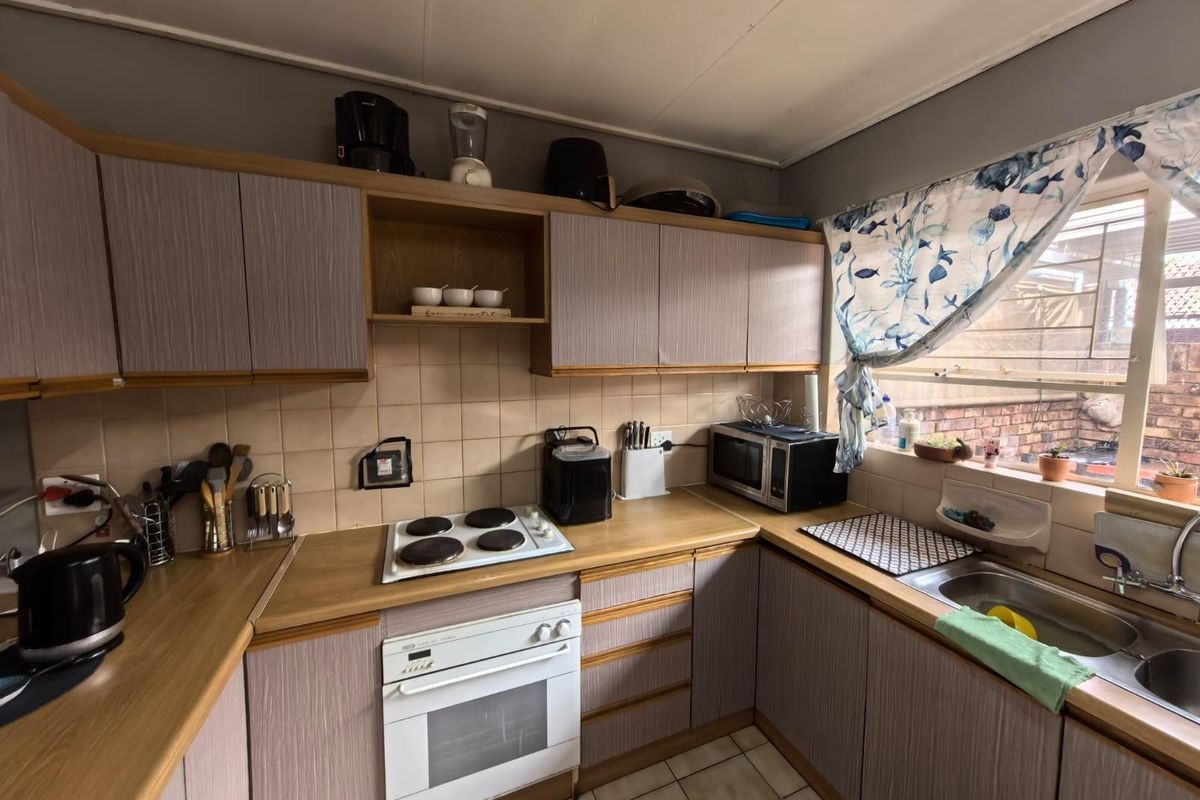 Versatile and Perfectly Placed: The Ultimate Lifestyle or Investment Gem in New Park, Kimberley - Photo 4