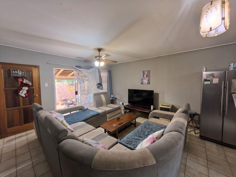 Versatile and Perfectly Placed: The Ultimate Lifestyle or Investment Gem in New Park, Kimberley - Photo 2