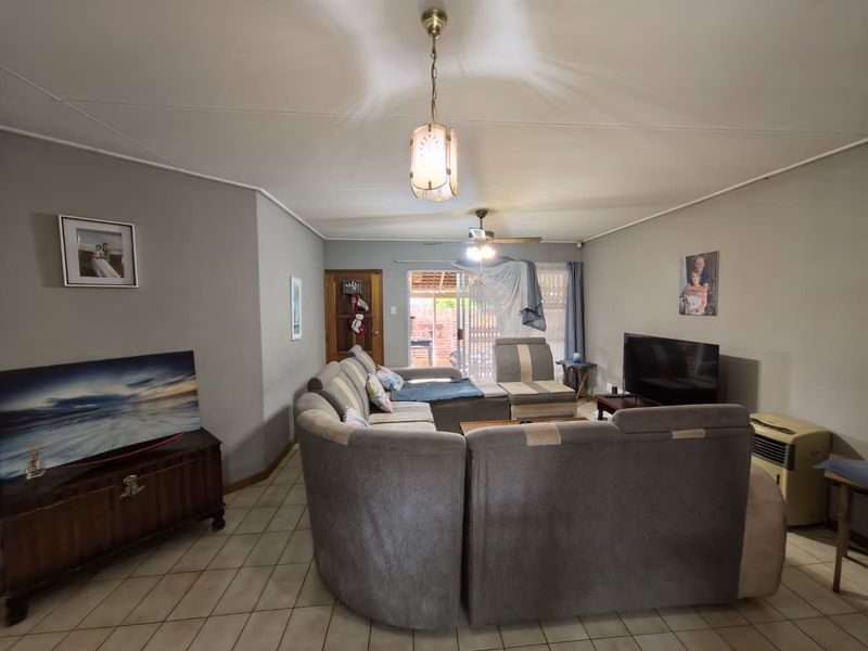 Versatile and Perfectly Placed: The Ultimate Lifestyle or Investment Gem in New Park, Kimberley - Photo 3