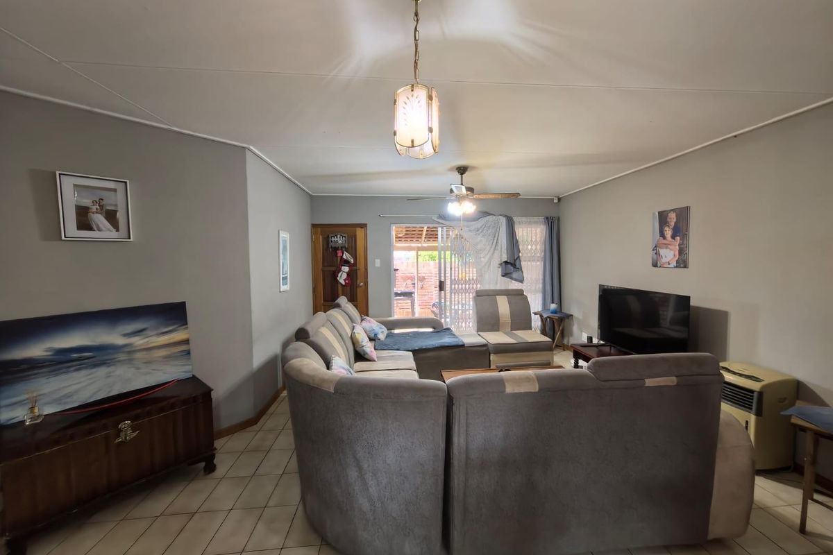 Versatile and Perfectly Placed: The Ultimate Lifestyle or Investment Gem in New Park, Kimberley - Photo 3