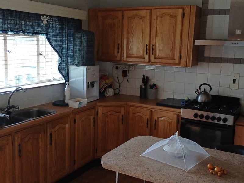 Neat, Well-Maintained Family Home Move-In Ready - Photo 9