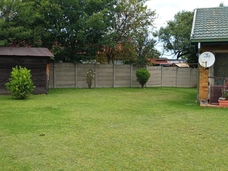 Neat, Well-Maintained Family Home Move-In Ready - Photo 8