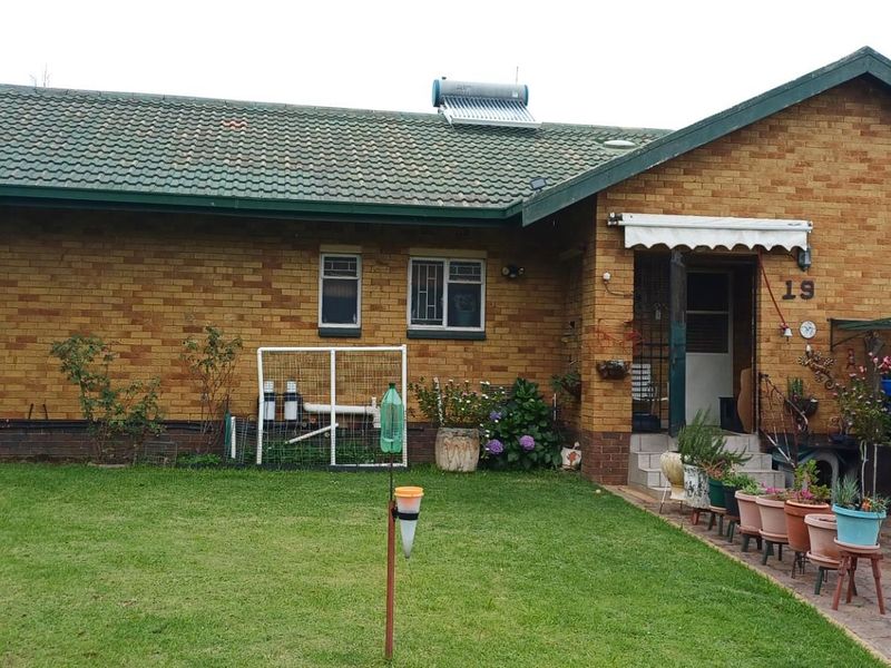 Neat, Well-Maintained Family Home Move-In Ready - Photo 2