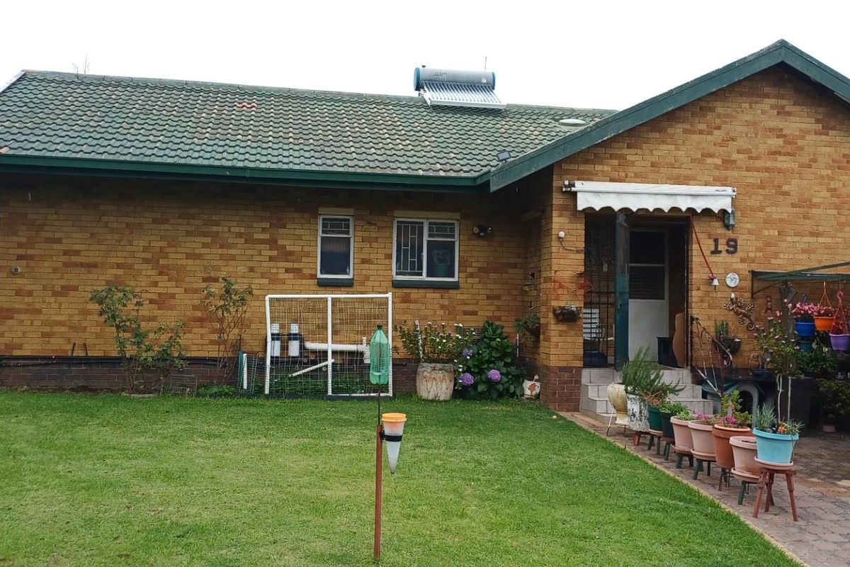 Neat, Well-Maintained Family Home Move-In Ready - Photo 2