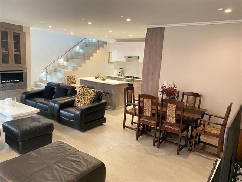 Modern Fully-Furnished 4 Beds House in Bryanston - Photo 7