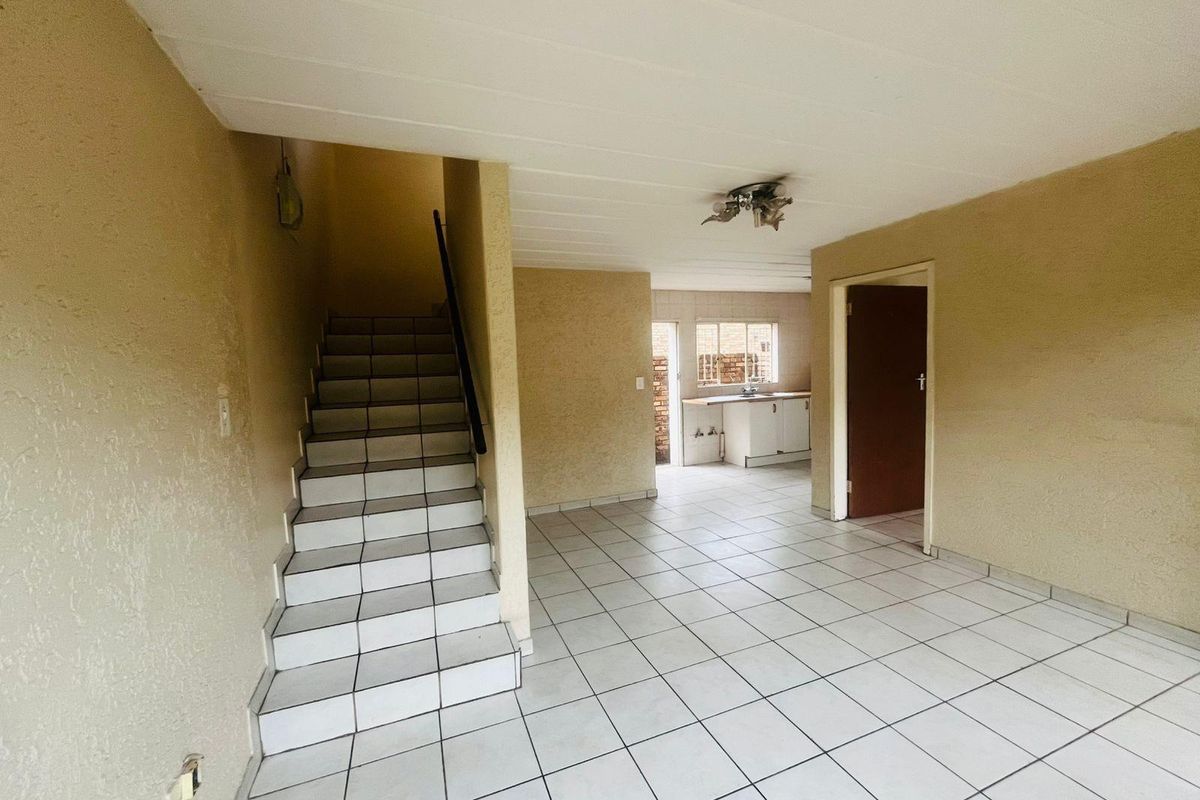 3 -Bedroom Townhouse For Sale in Vanderbijlpark SE 3, Vanderbijlpark SE, Vanderbijlpark - Photo 5