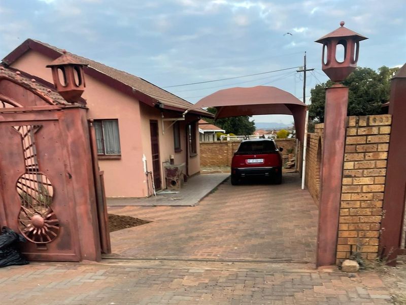 3 Bedroom House For Sale in Soshanguve XX, Soshanguve - Photo 5