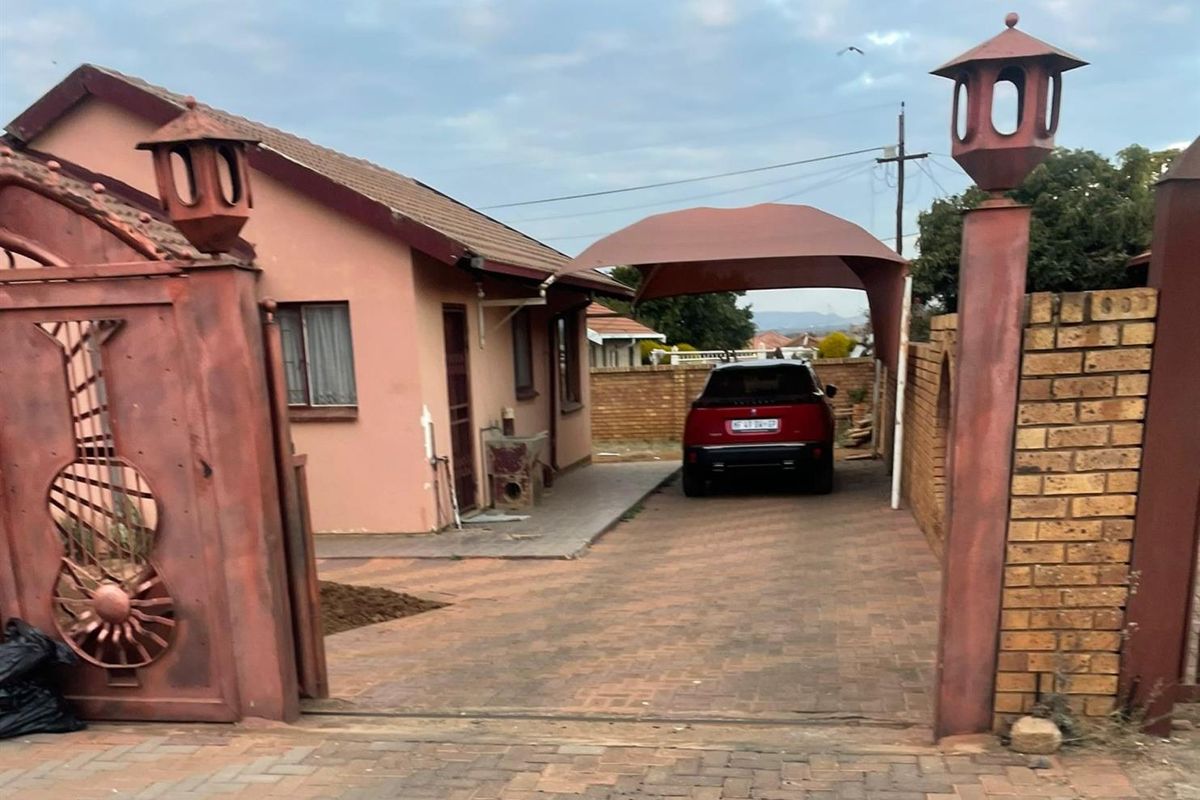 3 Bedroom House For Sale in Soshanguve XX, Soshanguve - Photo 5