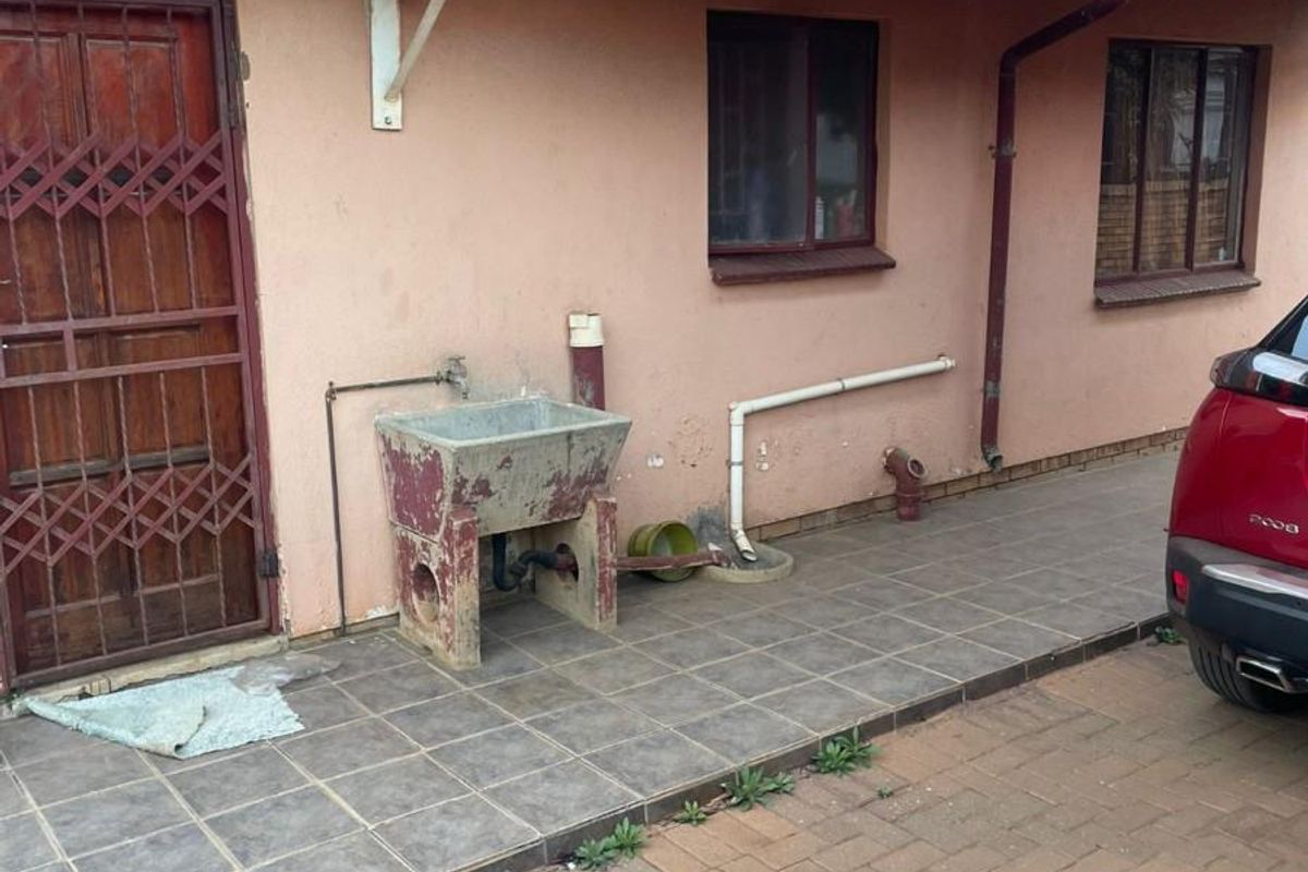 3 Bedroom House For Sale in Soshanguve XX, Soshanguve - Photo 2