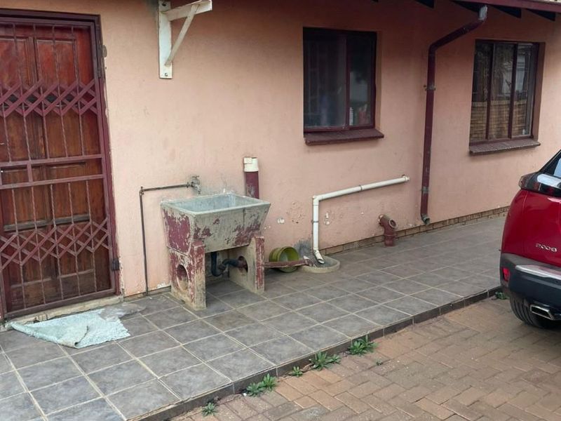 3 Bedroom House For Sale in Soshanguve XX, Soshanguve - Photo 4