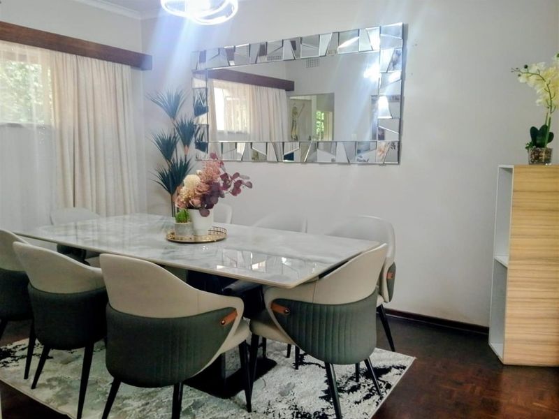 4 Bedroom House For Sale in Windsor Glen, Randburg - Photo 4