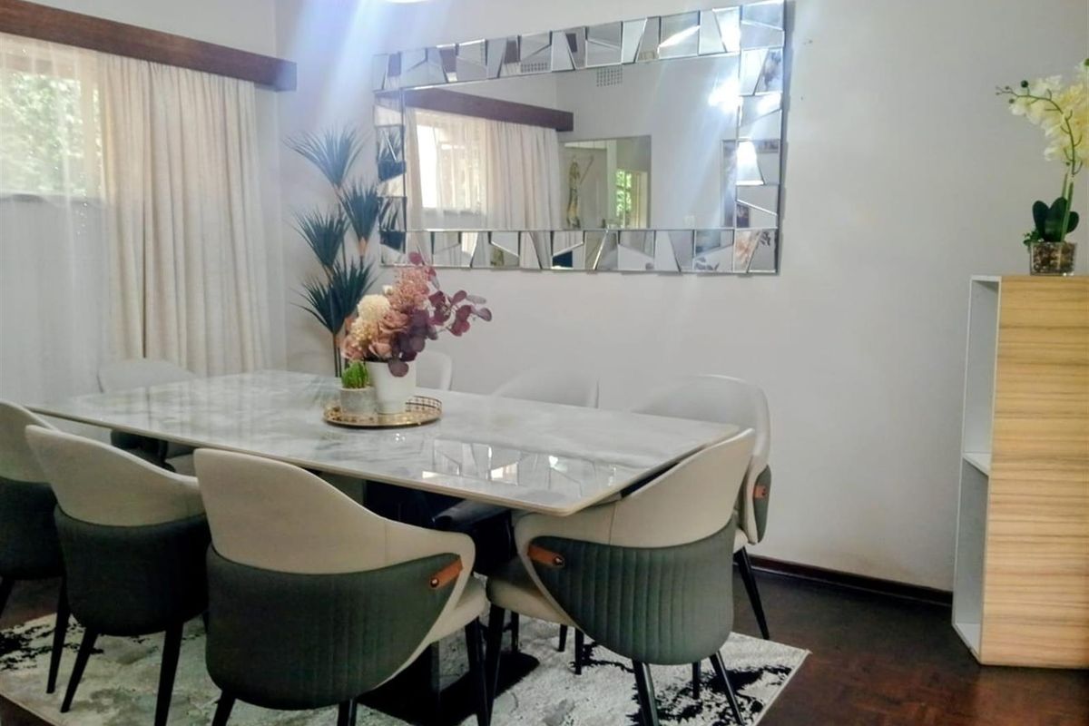 4 Bedroom House For Sale in Windsor Glen, Randburg - Photo 4