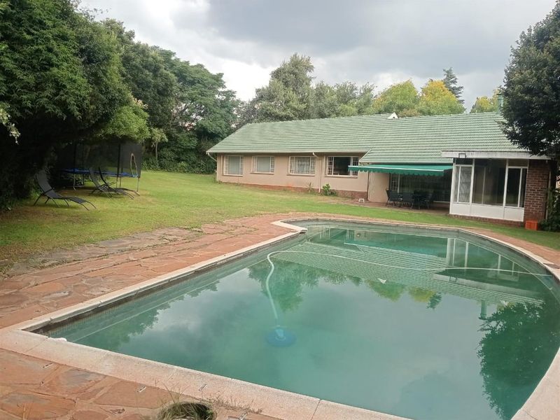 4 Bedroom House For Sale in Windsor East, Randburg - Photo 1