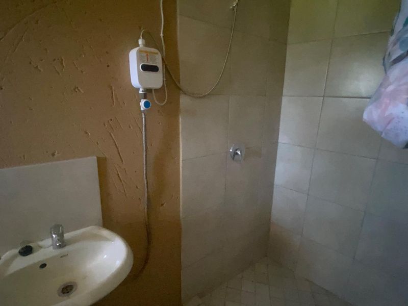 Room To Rent - Photo 5