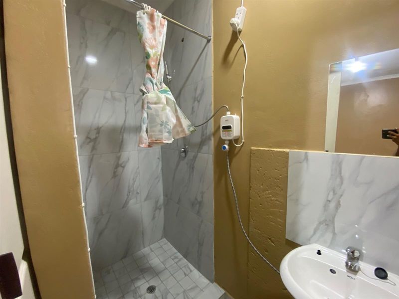 Room To Rent - Photo 6