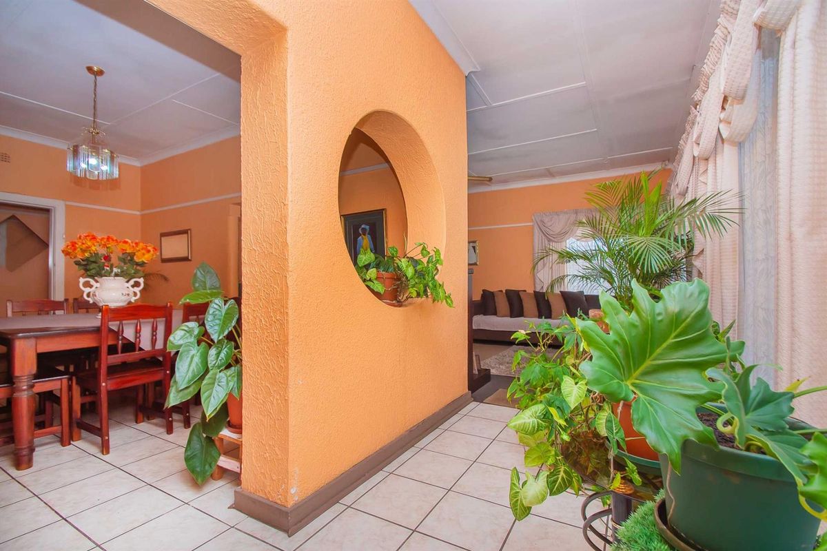 Classic Charm in the Heart of Maraisburg - Photo 3