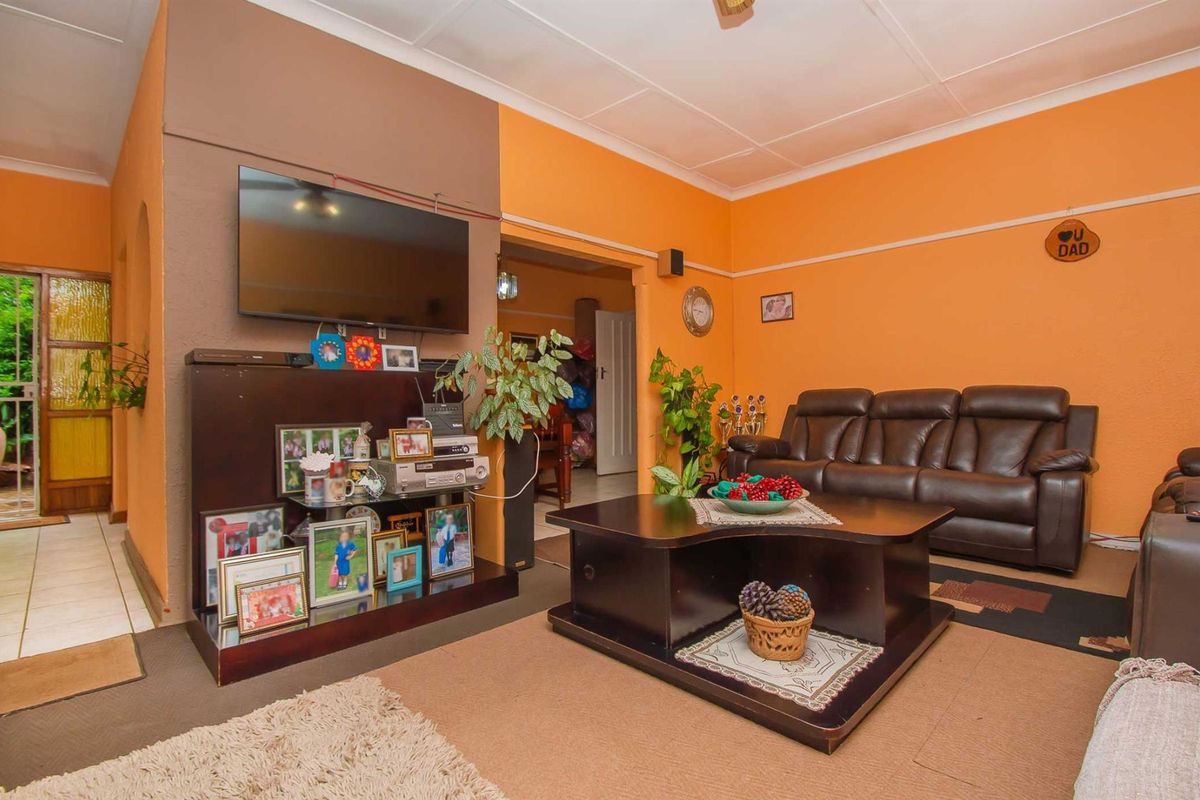 Classic Charm in the Heart of Maraisburg - Photo 4